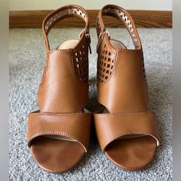 Women’s Block Heel Sandal with Cut-Outs | Size 8.5 | Camel/Tan Color | Worn Once - Picture 4 of 7